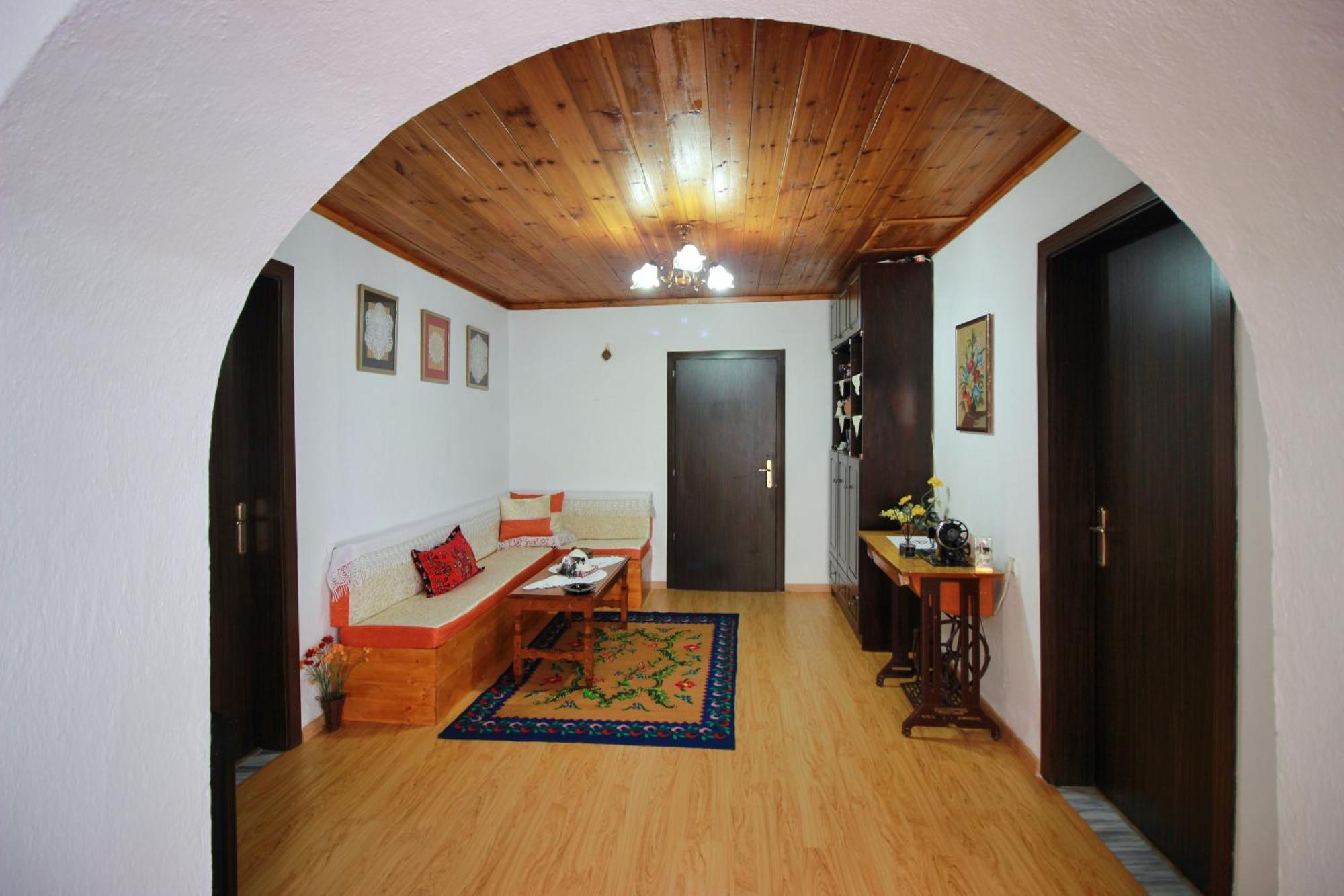 Guest House Denis Gjirokastër Eksteriør billede