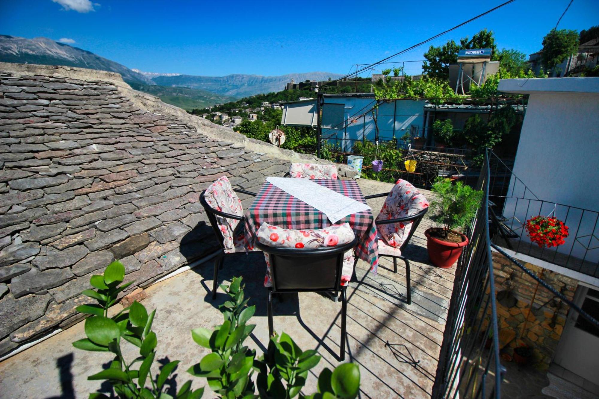 Guest House Denis Gjirokastër Eksteriør billede