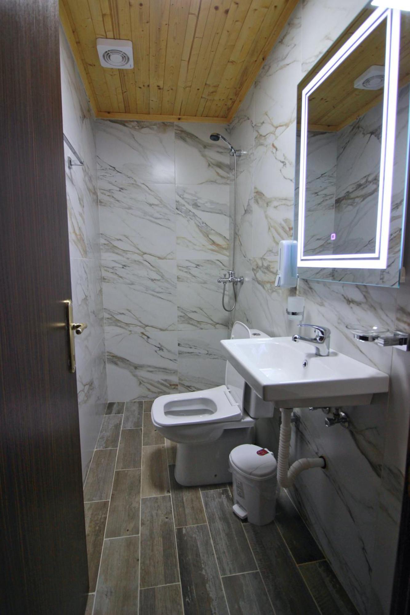 Guest House Denis Gjirokastër Eksteriør billede