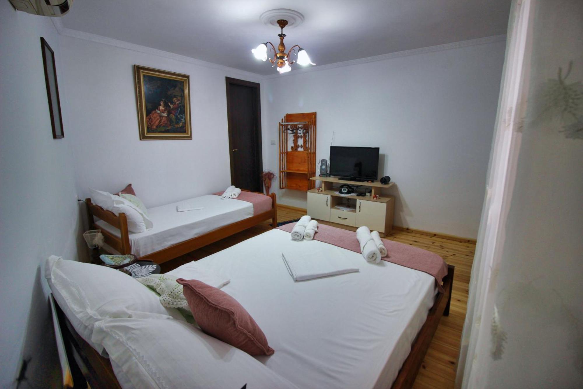 Guest House Denis Gjirokastër Eksteriør billede