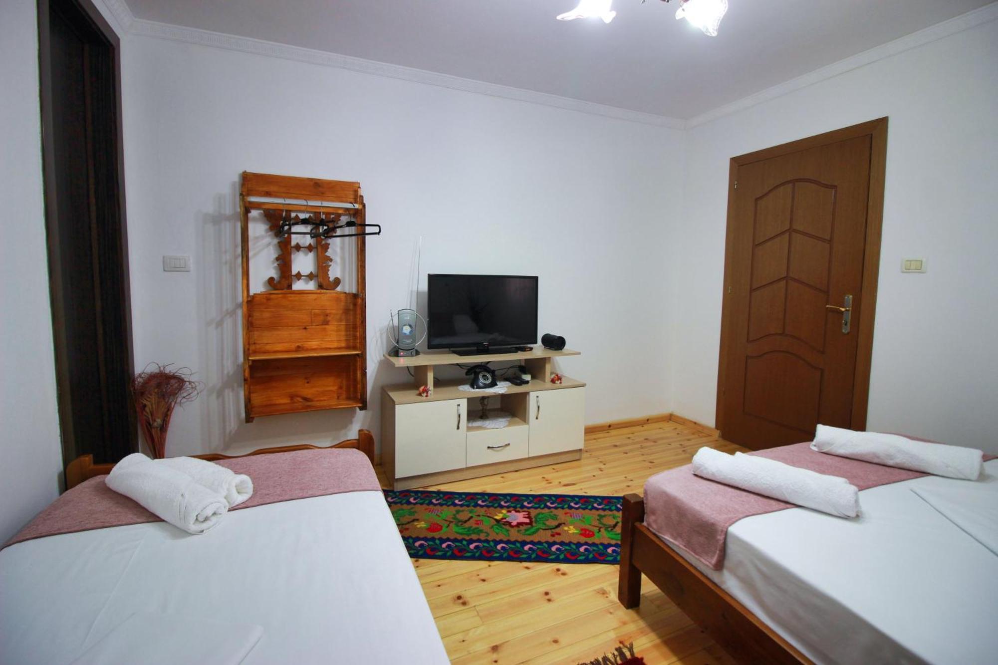 Guest House Denis Gjirokastër Eksteriør billede