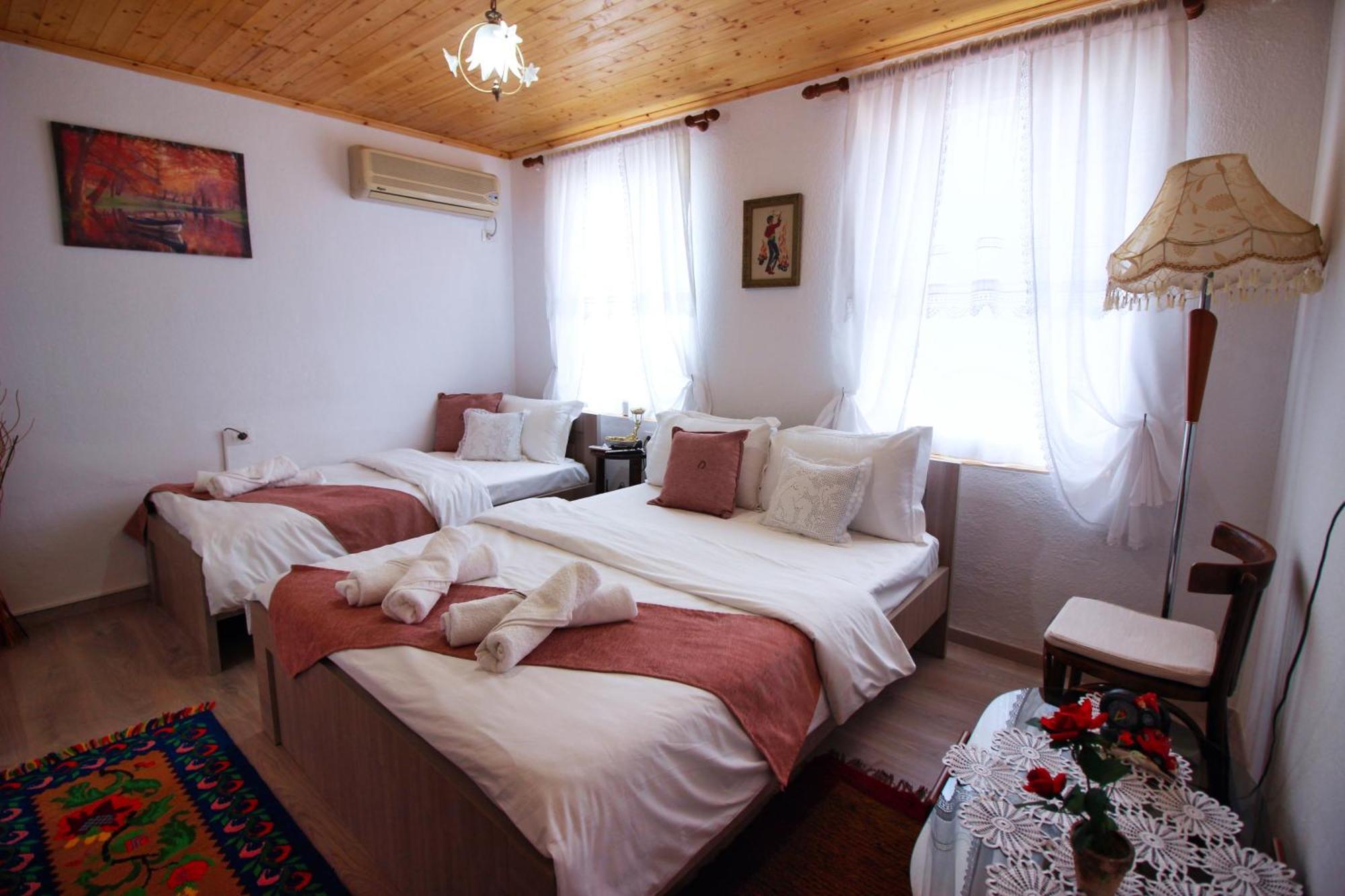 Guest House Denis Gjirokastër Eksteriør billede