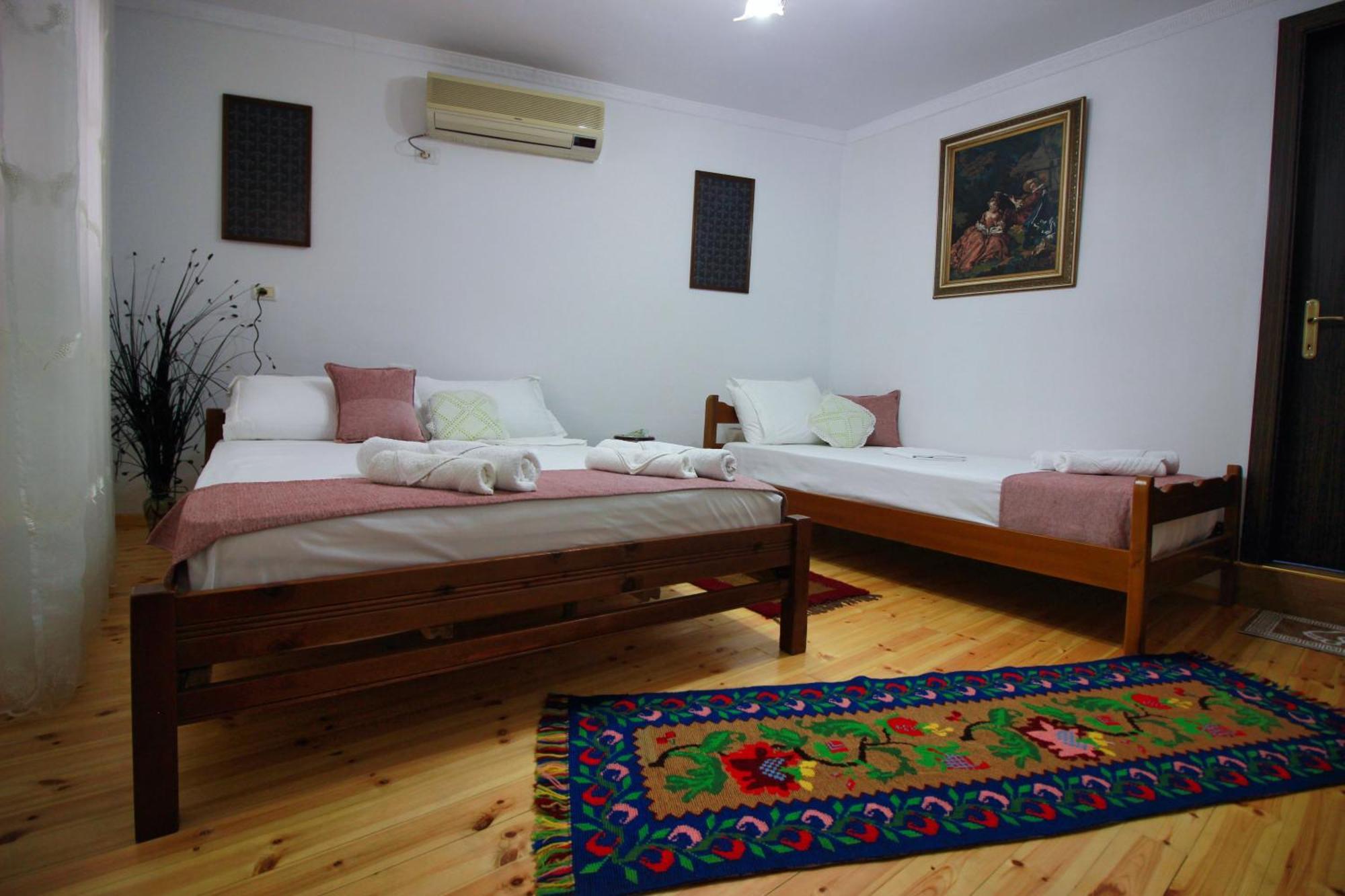 Guest House Denis Gjirokastër Eksteriør billede