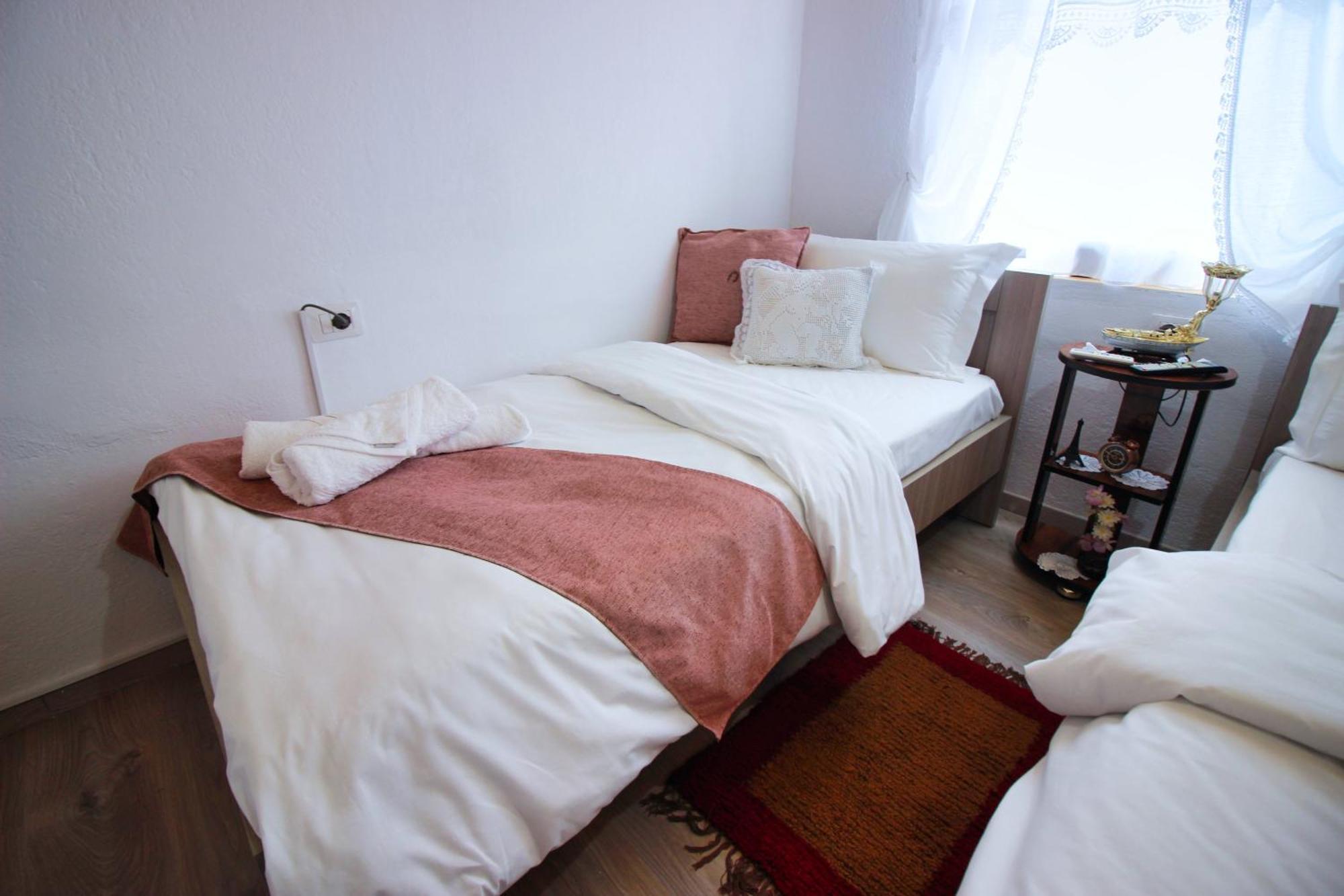 Guest House Denis Gjirokastër Eksteriør billede