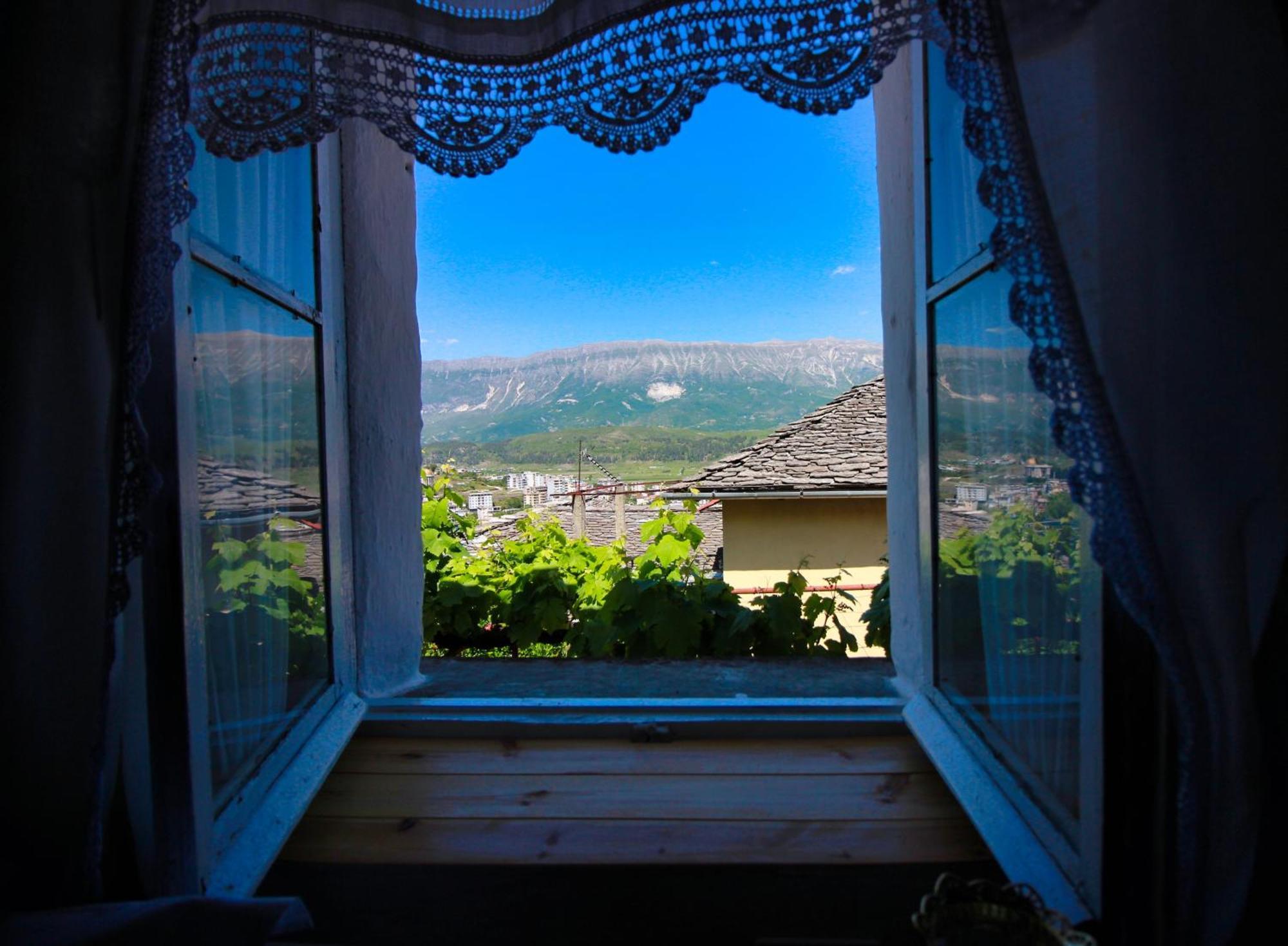 Guest House Denis Gjirokastër Eksteriør billede