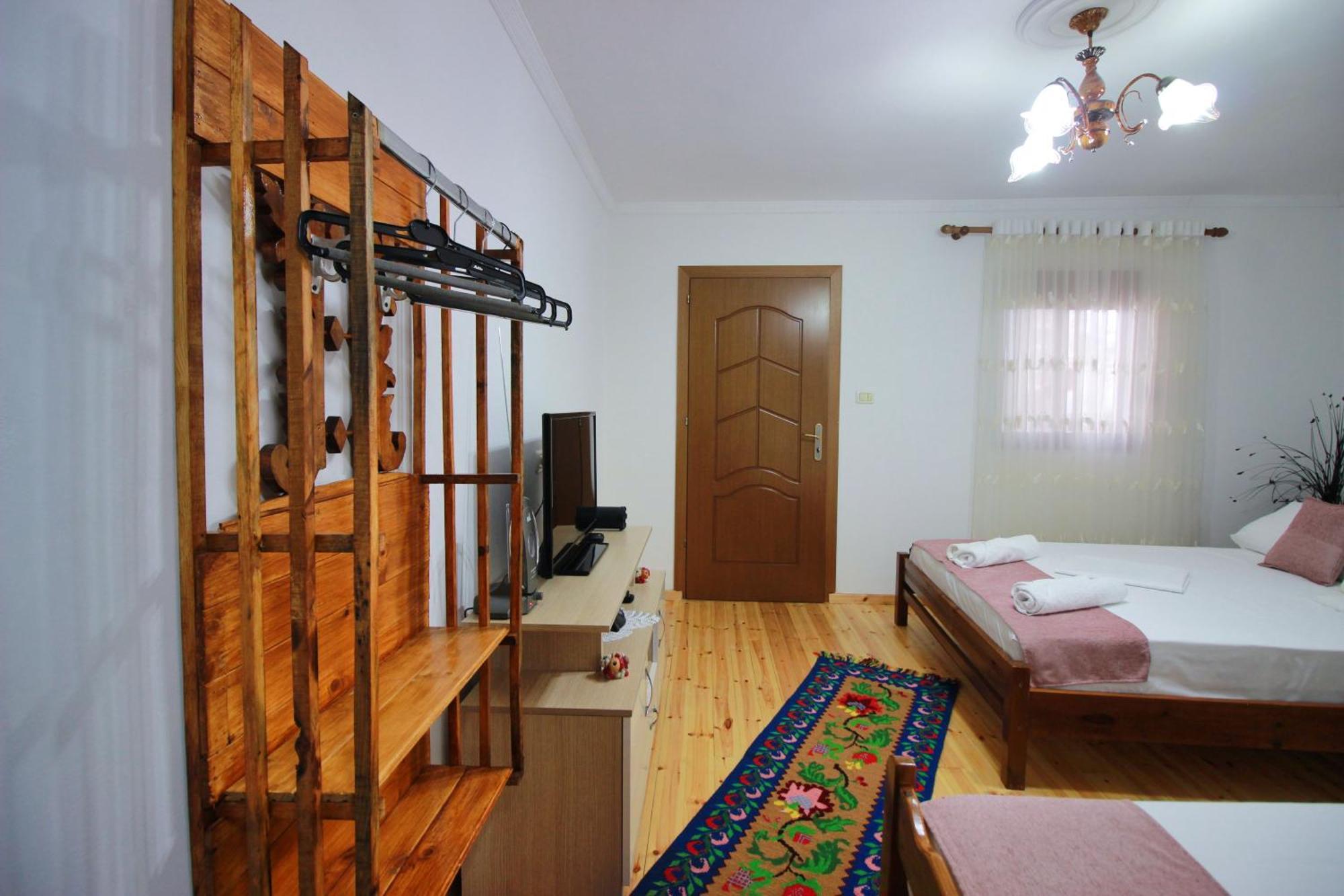 Guest House Denis Gjirokastër Eksteriør billede