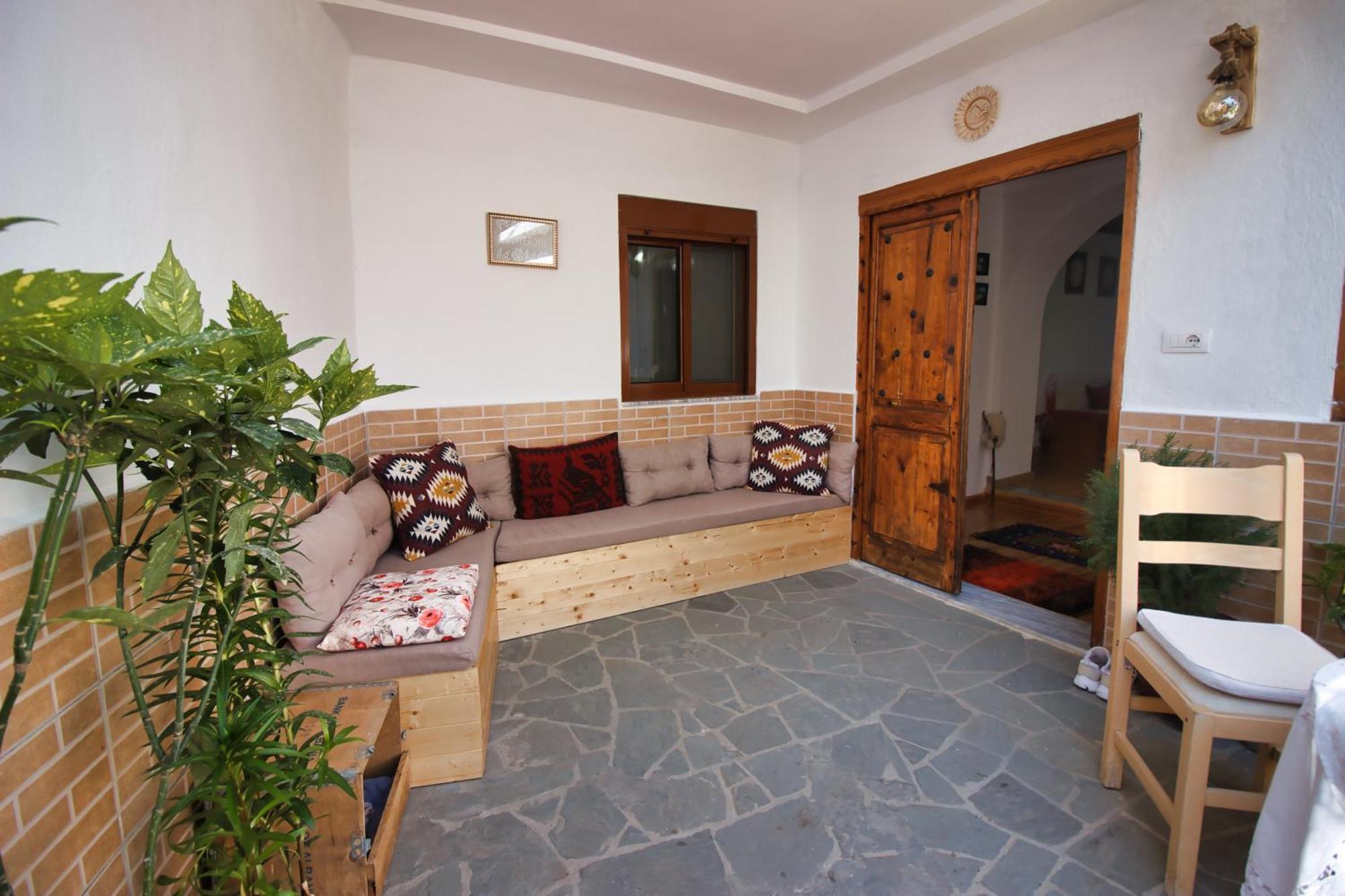 Guest House Denis Gjirokastër Eksteriør billede