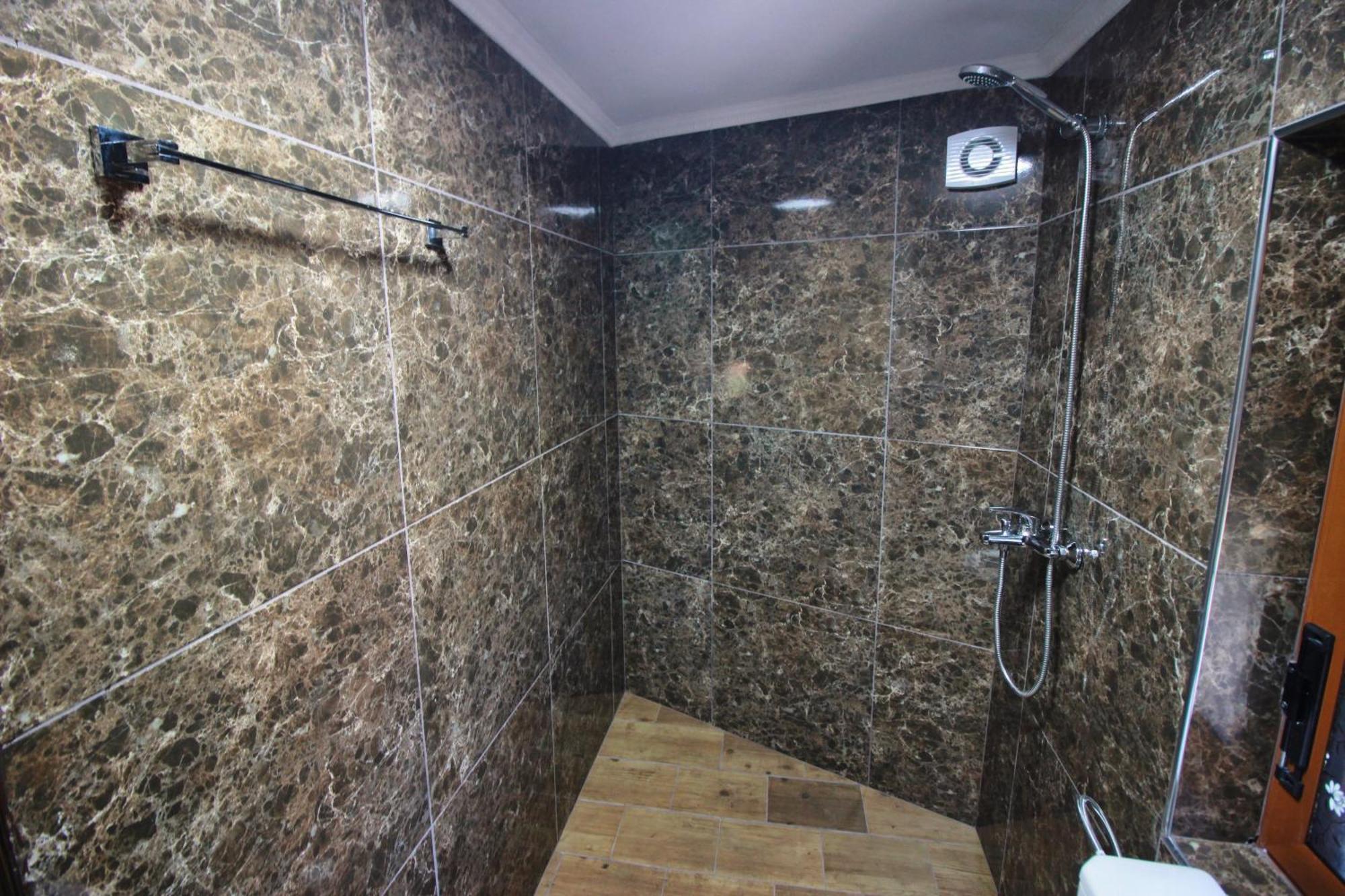 Guest House Denis Gjirokastër Eksteriør billede