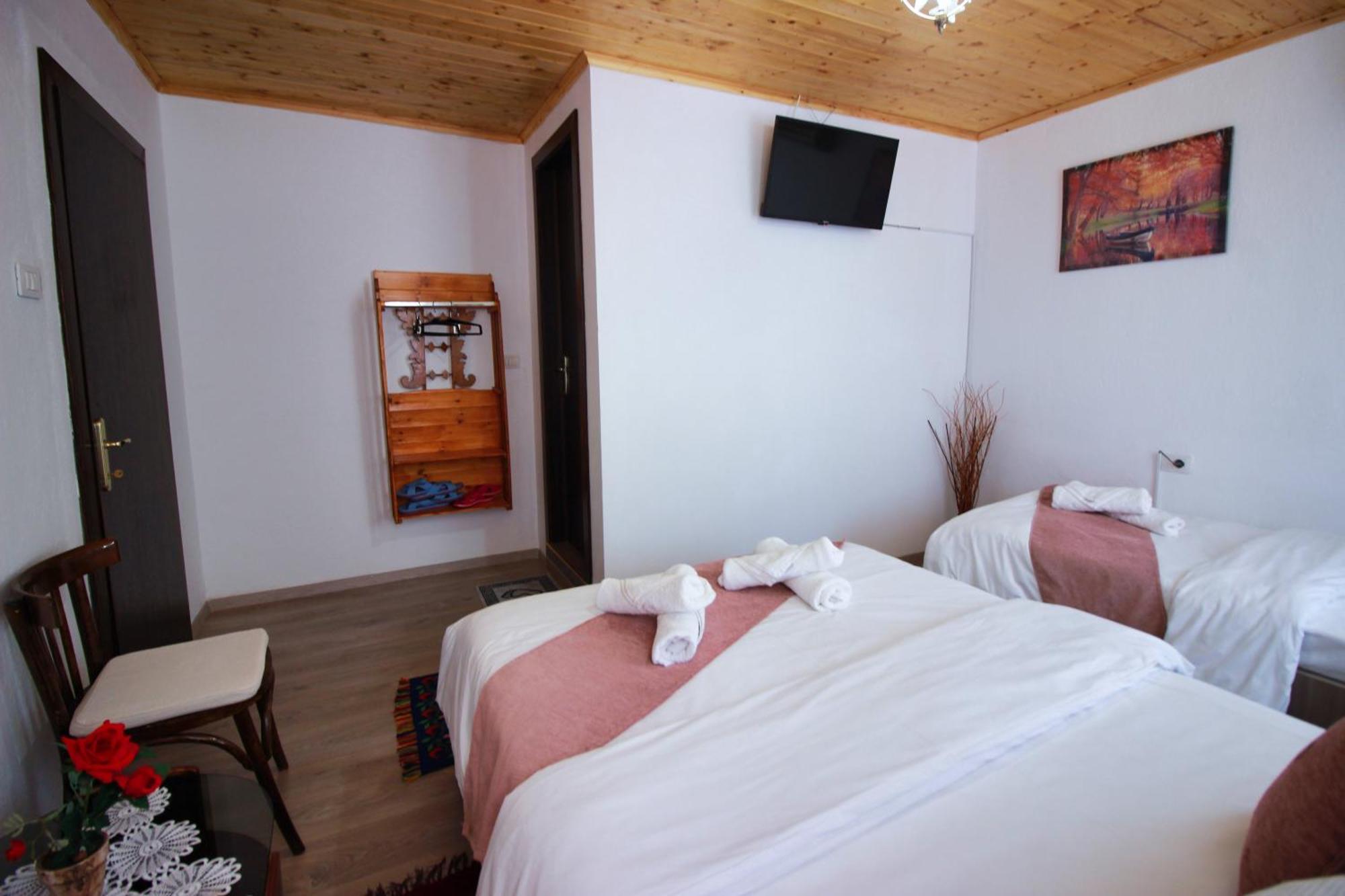 Guest House Denis Gjirokastër Eksteriør billede