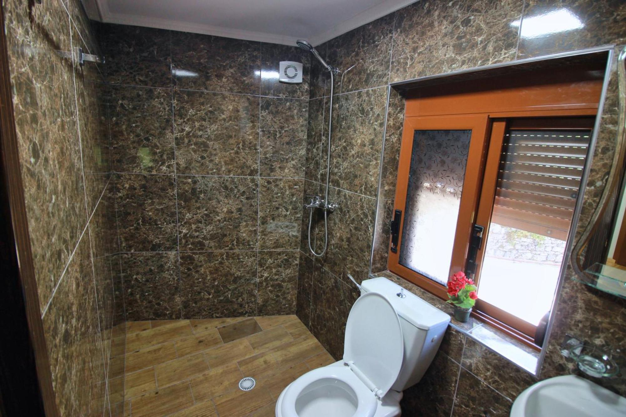 Guest House Denis Gjirokastër Eksteriør billede