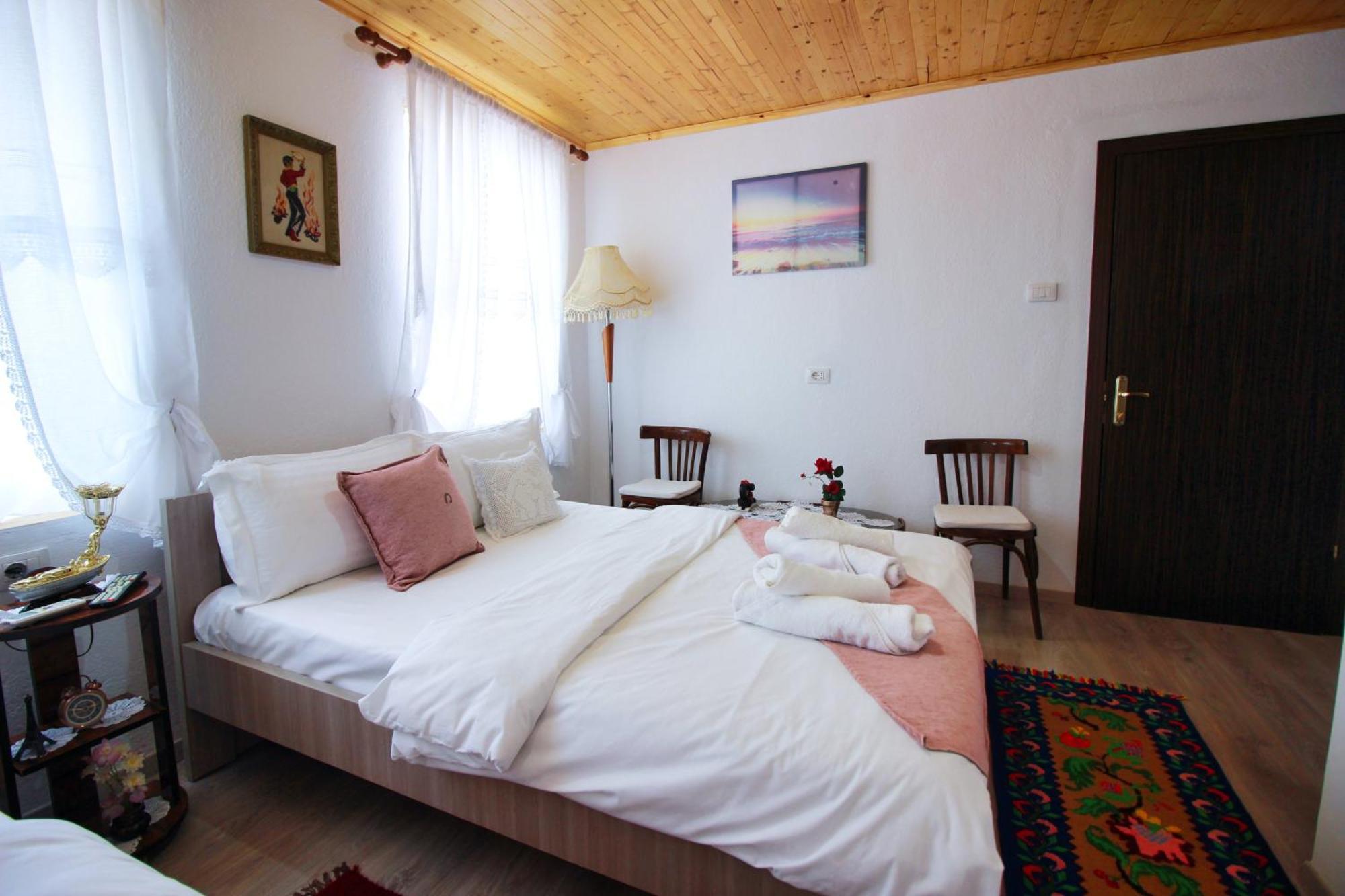 Guest House Denis Gjirokastër Eksteriør billede